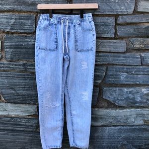 Girls ( size 12) *GIRLFRIEND* faded wash ,80’s vibe jeans